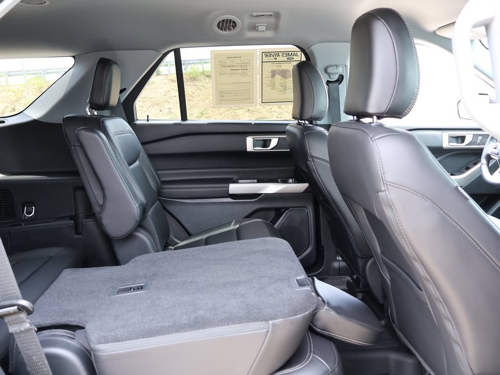 Certified 2024 Ford Explorer XLT w/ Equipment Group 202A AWD/4WD image 13