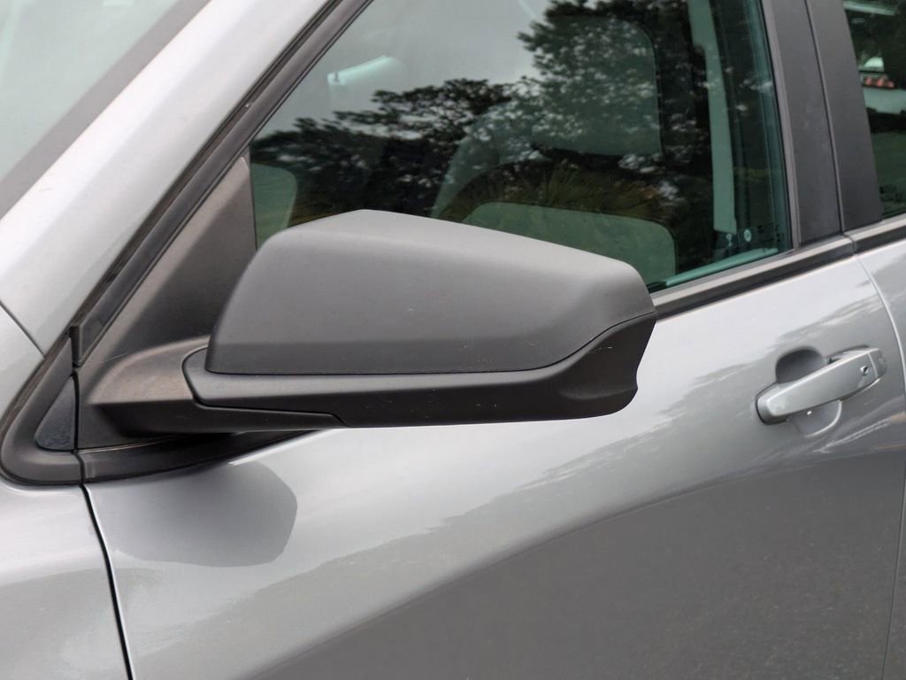 Used 2023 Chevrolet Equinox LS w/ Driver Confidence II Package FWD image 11