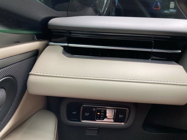 Used 2025 Lincoln Nautilus Premier w/ Equipment Group 102A image 27