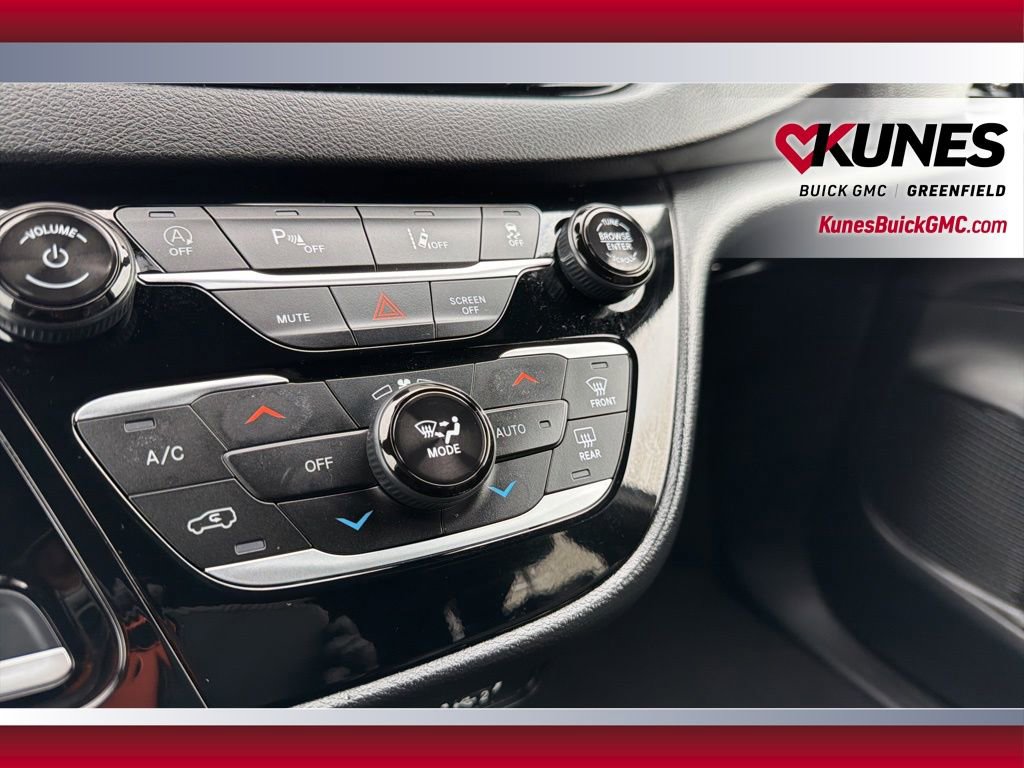 Used 2025 Chrysler Pacifica Select image 28