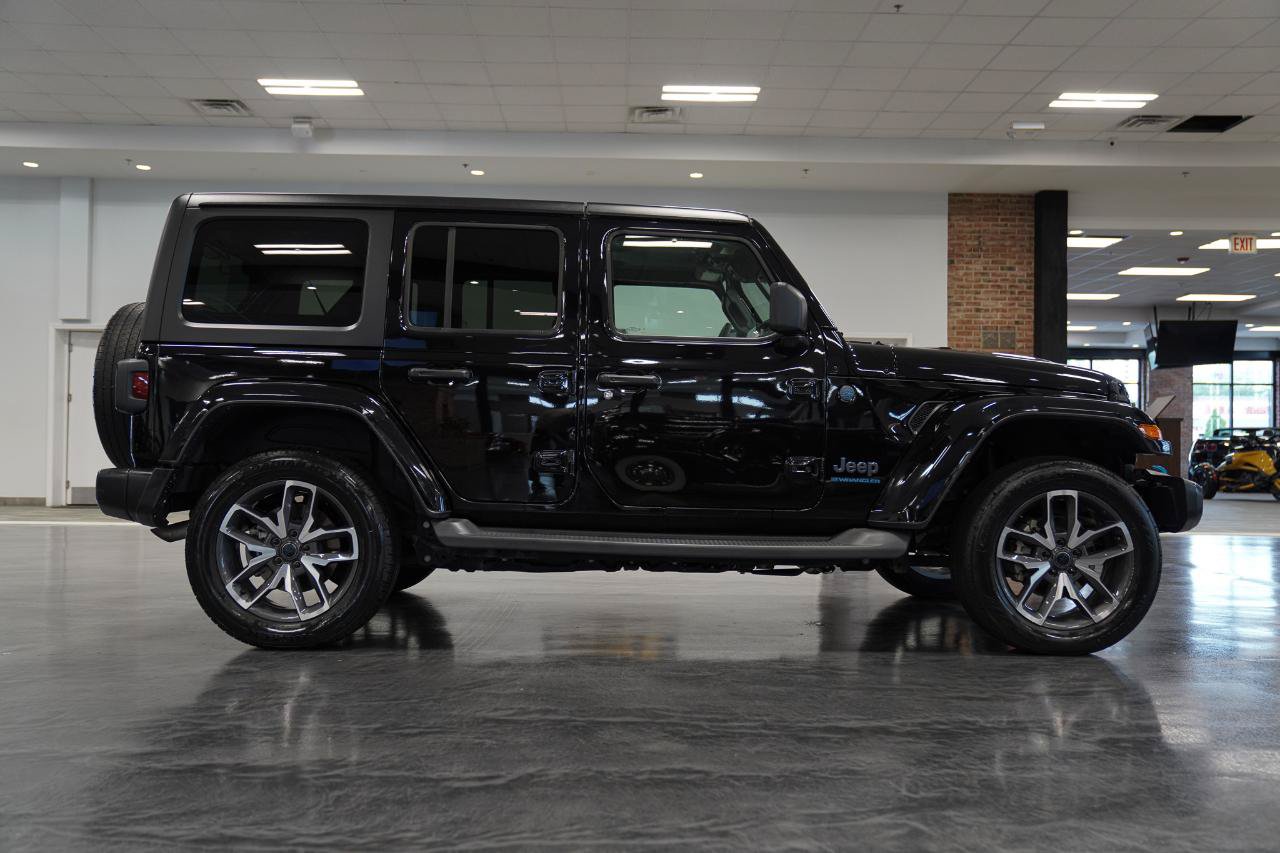 Used 2024 Jeep Wrangler Unlimited w/ Convenience Group AWD/4WD image 10