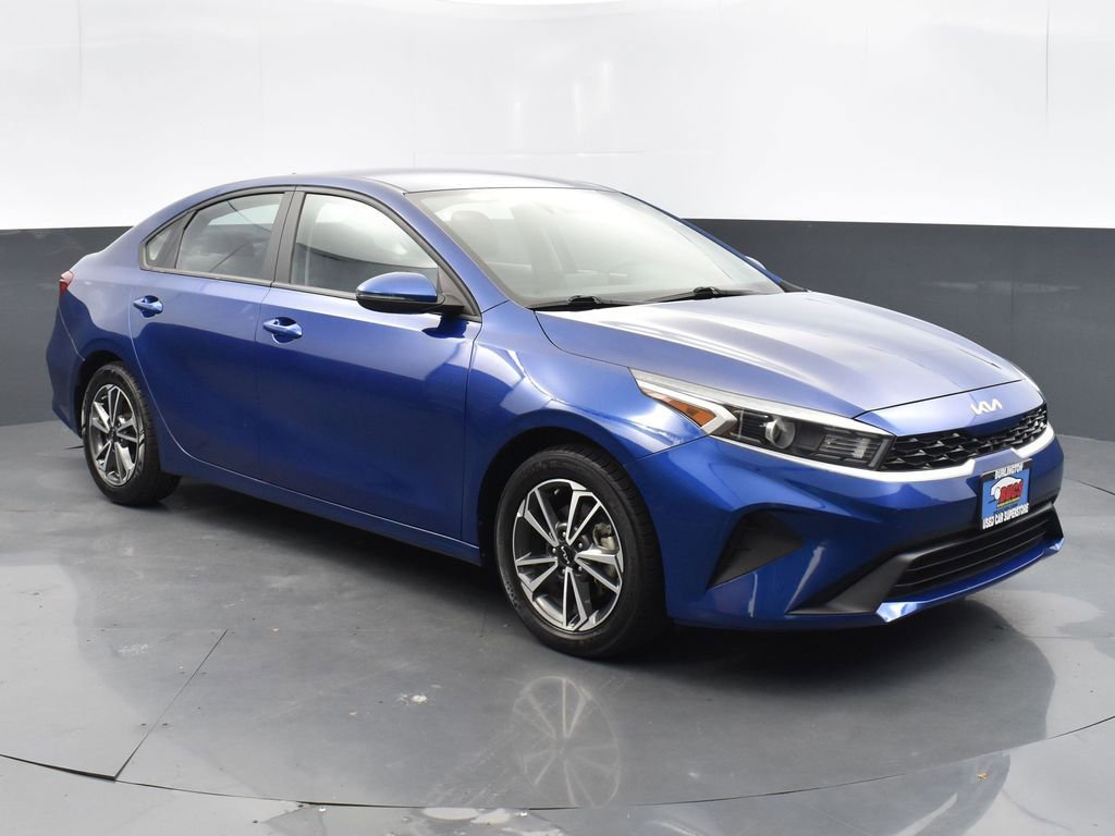 Used 2023 Kia Forte LXS w/ LXS Technology Package image 3