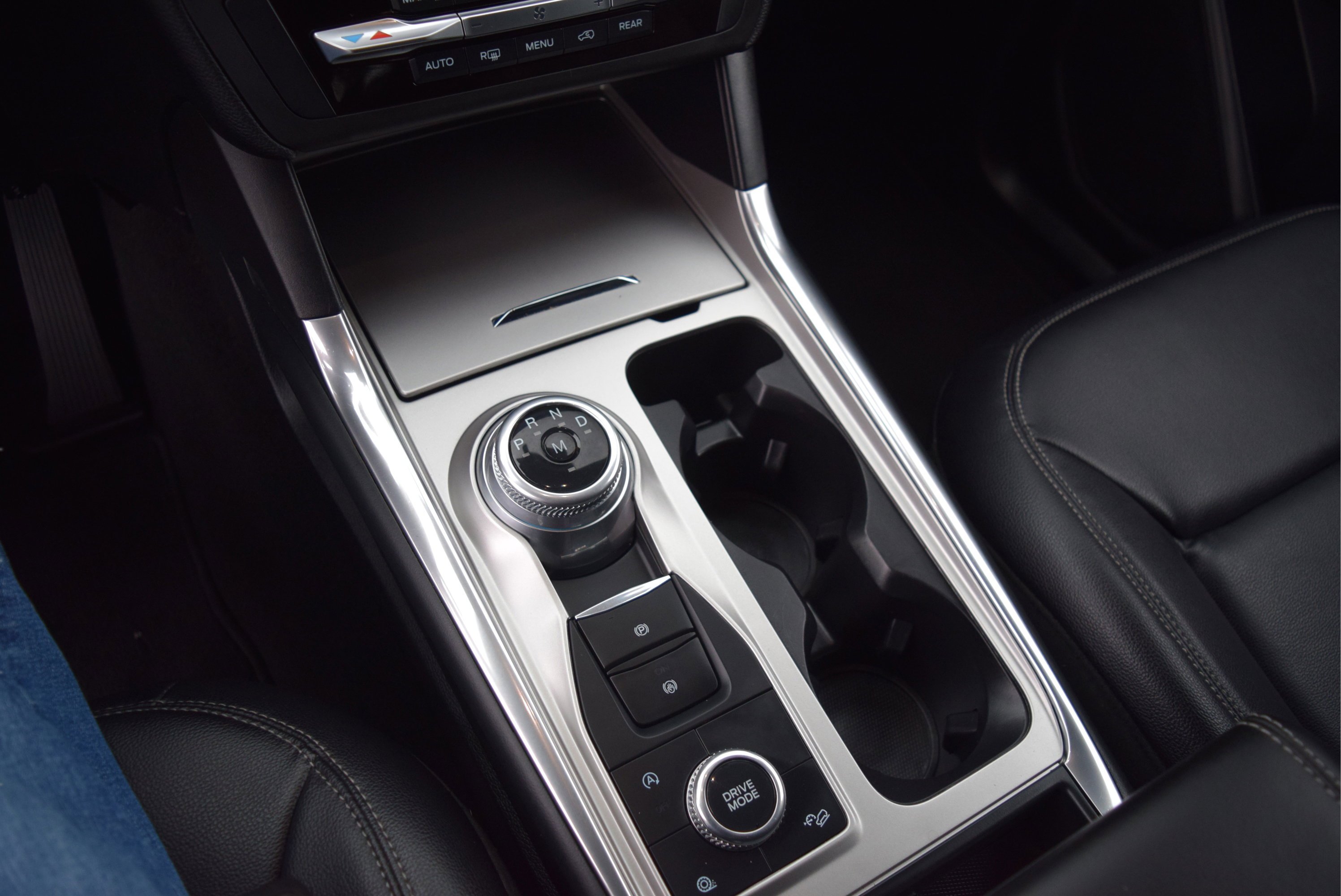 Certified 2020 Ford Explorer XLT w/ Equipment Group 202A image 17