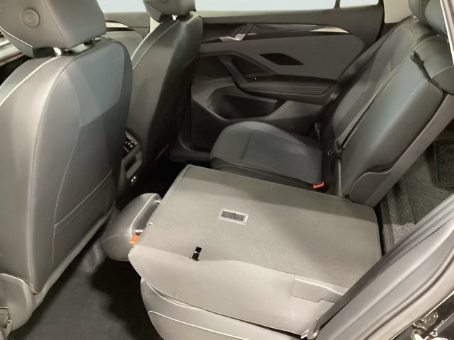Certified 2025 Volkswagen Tiguan SE w/ Panoramic Sunroof Package AWD/4WD image 14