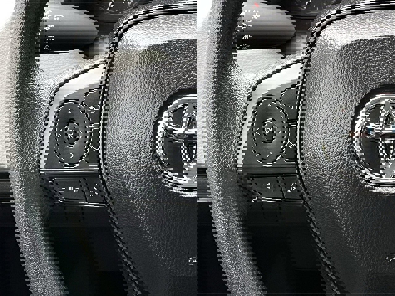 Used 2025 Toyota Corolla LE image 12