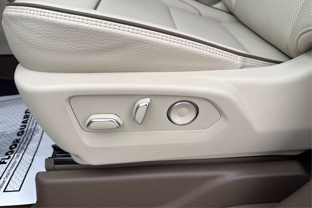 New 2026 GMC Yukon XL Denali w/ Denali Reserve Package image 18