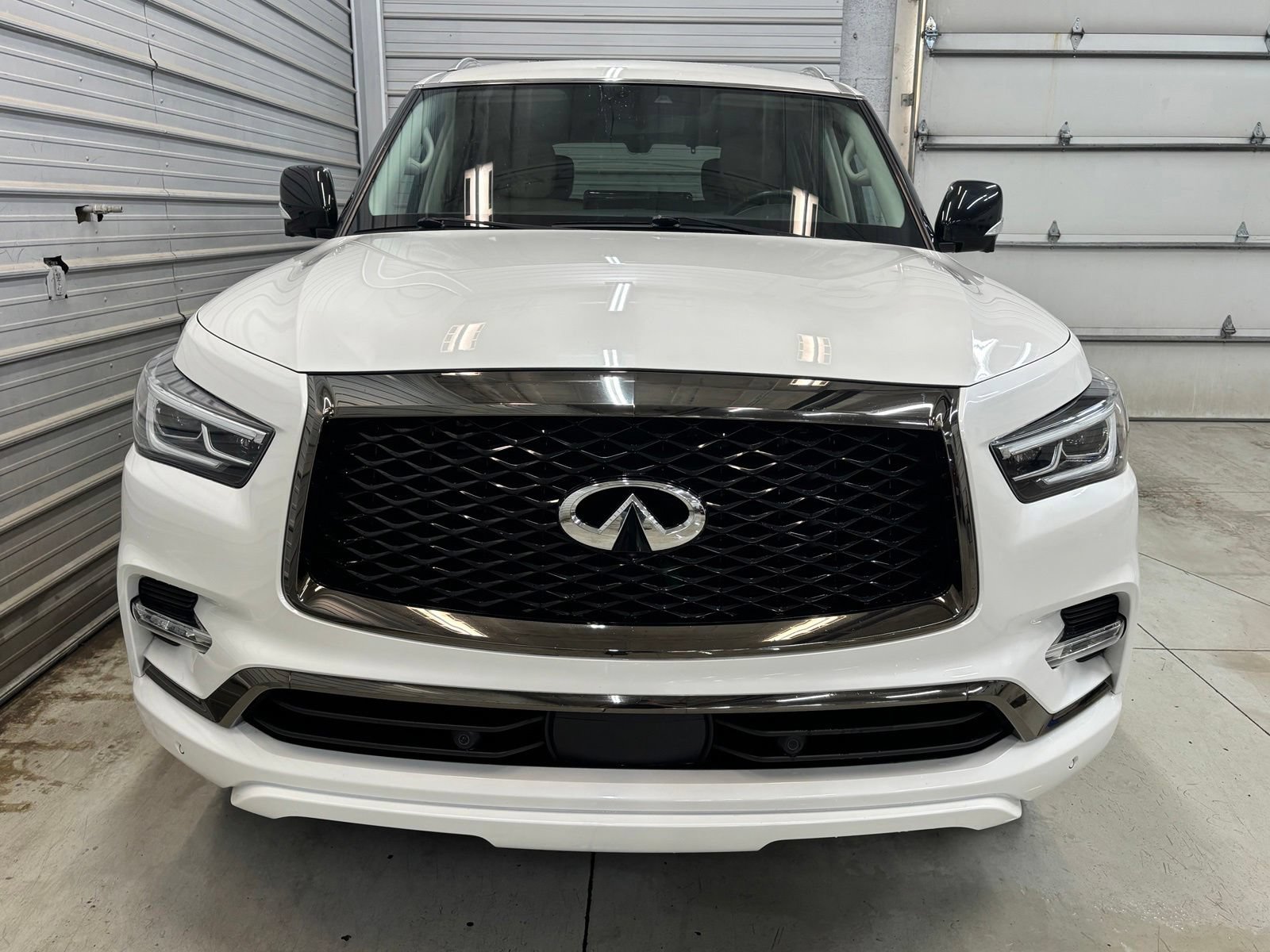 Used 2023 INFINITI QX80 Premium Select w/ Cargo Package AWD/4WD image 2