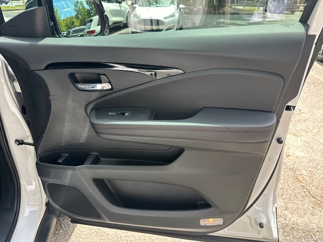 Used 2025 Honda Ridgeline Black Edition image 16