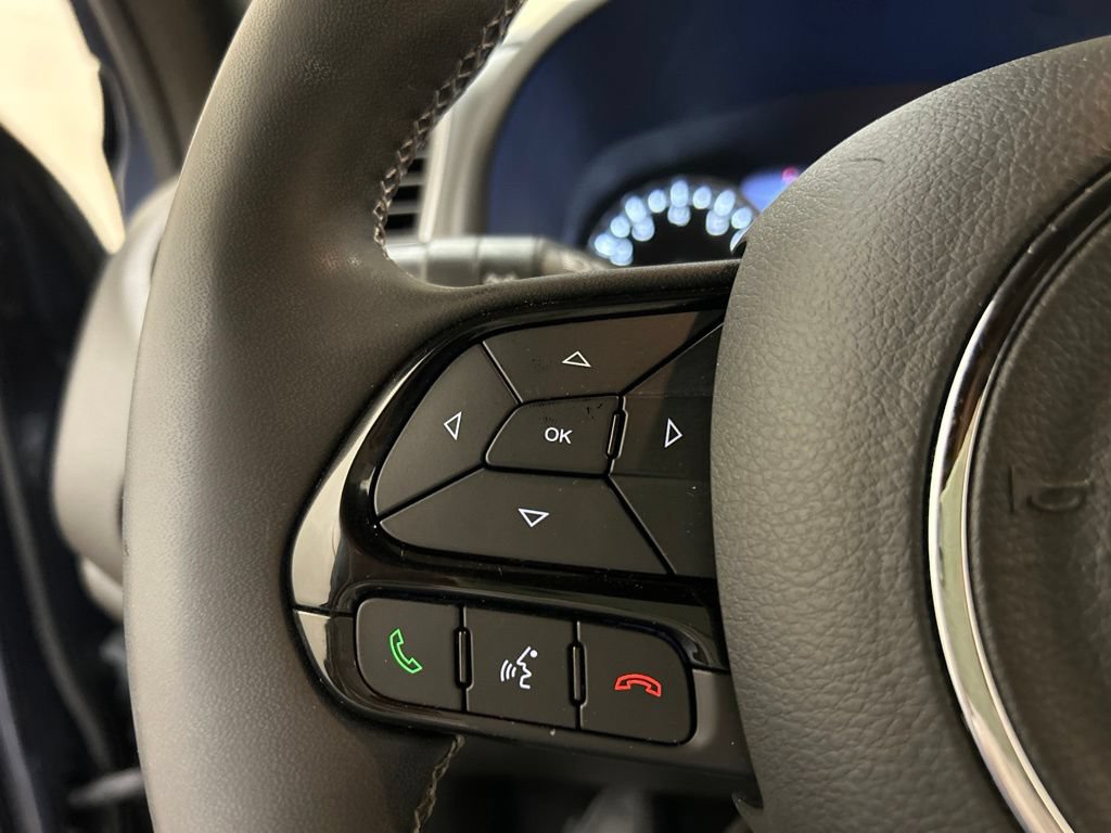 Used 2021 Jeep Renegade Latitude AWD/4WD image 21