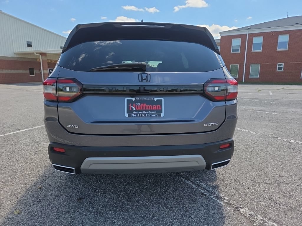 Used 2025 Honda Pilot Touring image 5