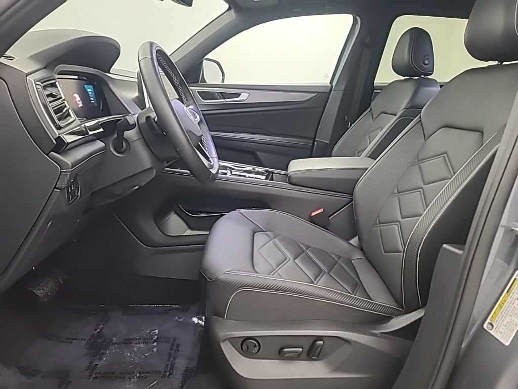 Used 2025 Volkswagen Atlas Cross Sport SE image 26