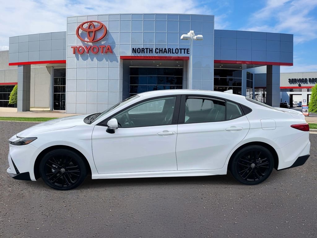 Used 2025 Toyota Camry SE w/ Convenience Package image 7
