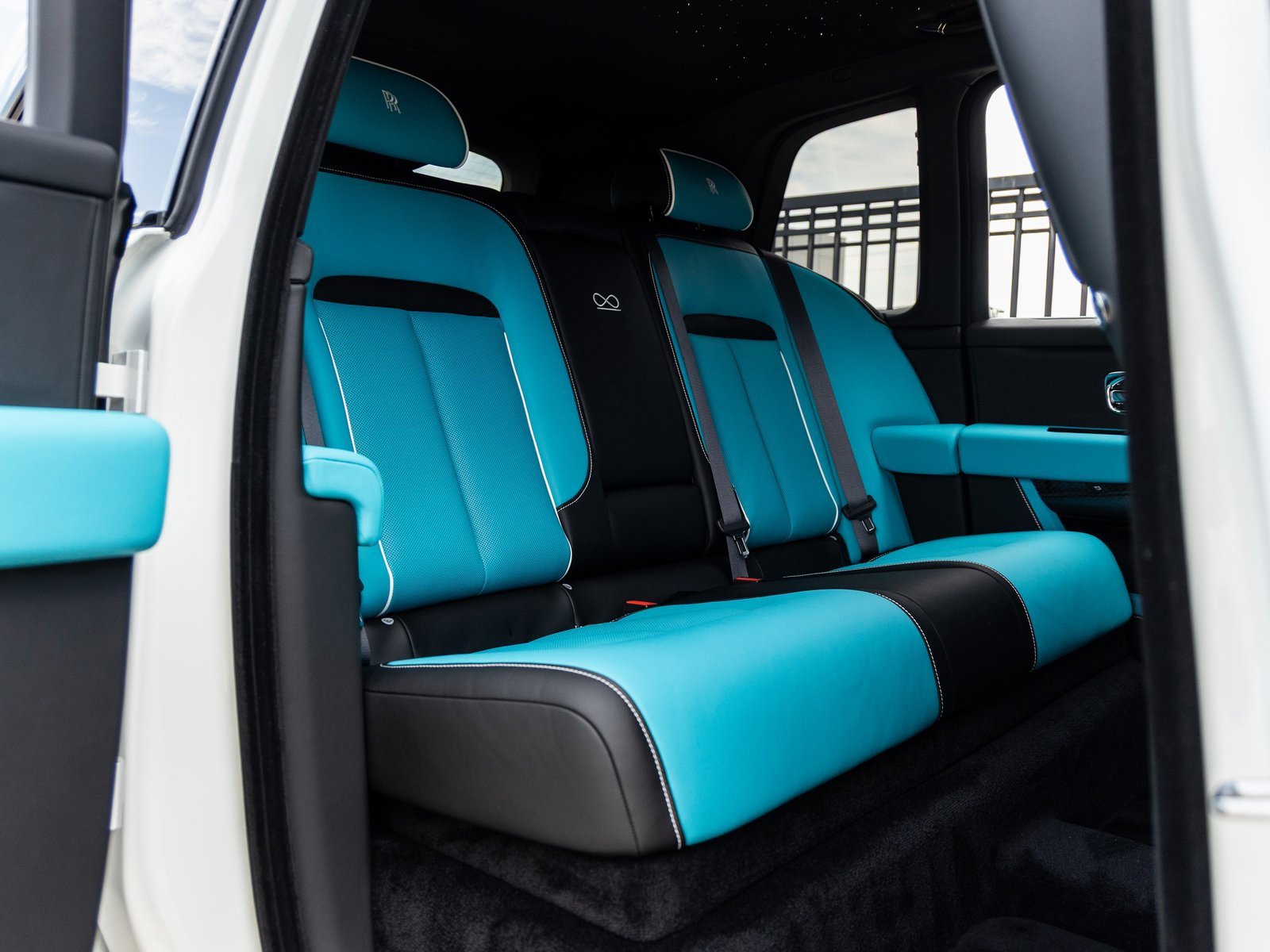 New 2026 Rolls-Royce Cullinan Black Badge image 52