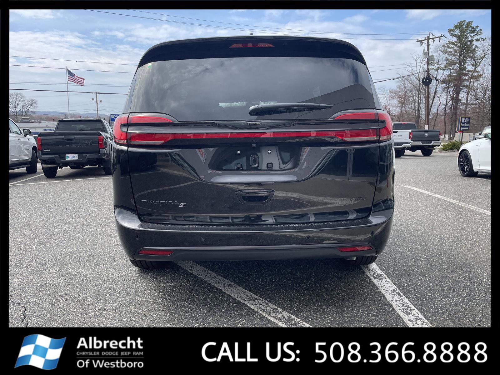 New 2026 Chrysler Pacifica Select image 4