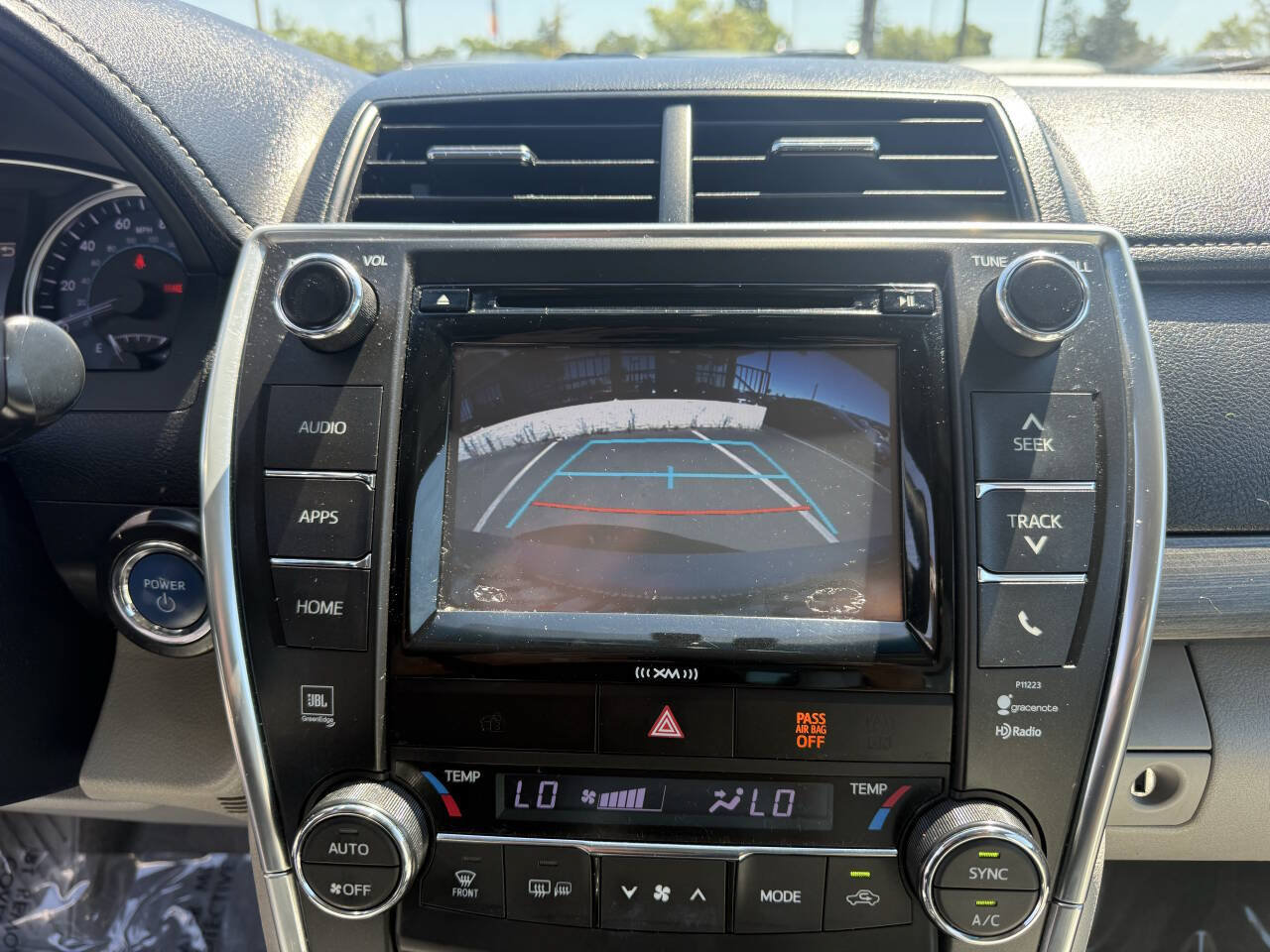 Used 2017 Toyota Camry XLE w/ Moonroof Package FWD image 19