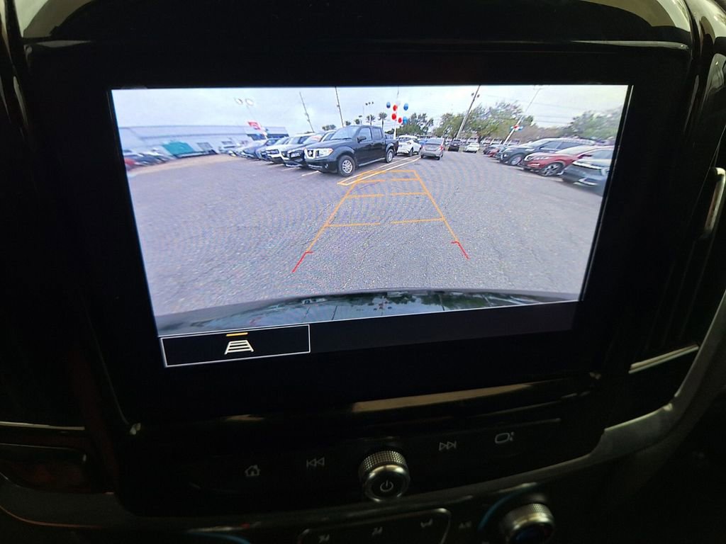 Used 2023 Chevrolet Traverse LT image 15