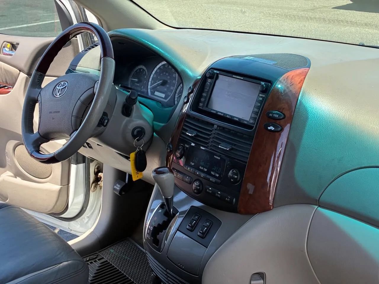 Used 2005 Toyota Sienna XLE Limited AWD/4WD image 30