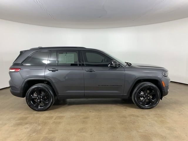 Used 2023 Jeep Grand Cherokee Altitude image 7