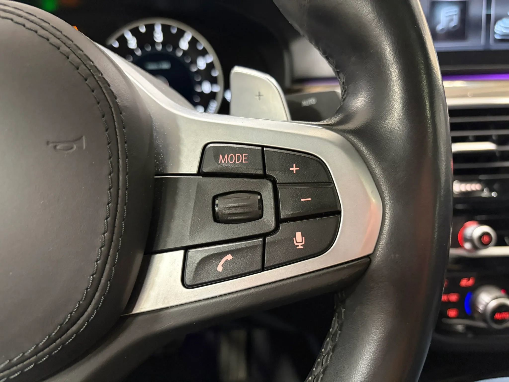 Used 2018 BMW M550i xDrive AWD/4WD image 37