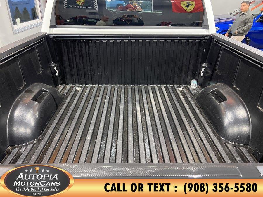 Used 2022 Toyota Tundra SR5 w/ SR5 Convenience Package AWD/4WD image 16