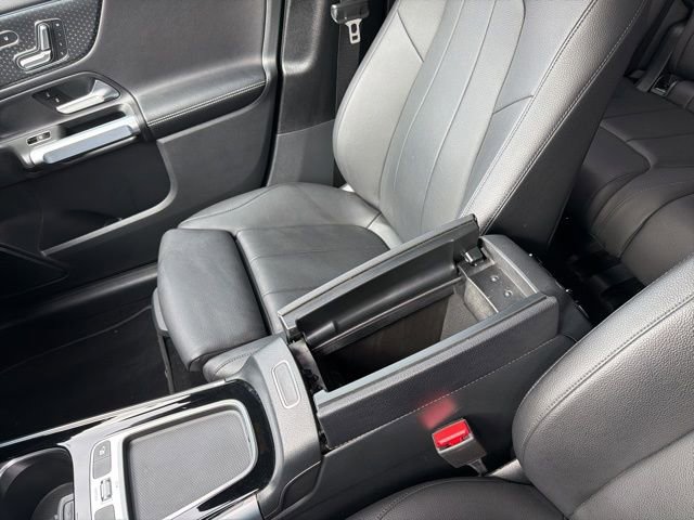 Used 2025 Mercedes-Benz GLB 250 4MATIC image 21