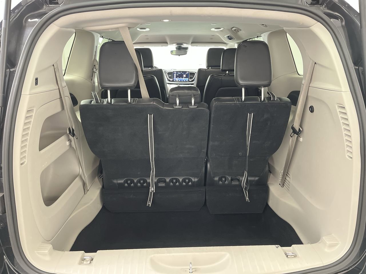 Used 2024 Chrysler Pacifica Touring-L FWD image 28