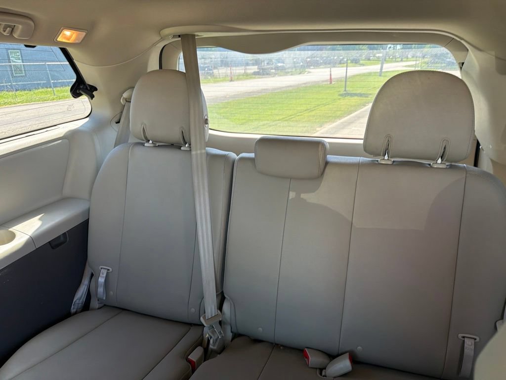 Used 2016 Toyota Sienna XLE Premium AWD/4WD image 9