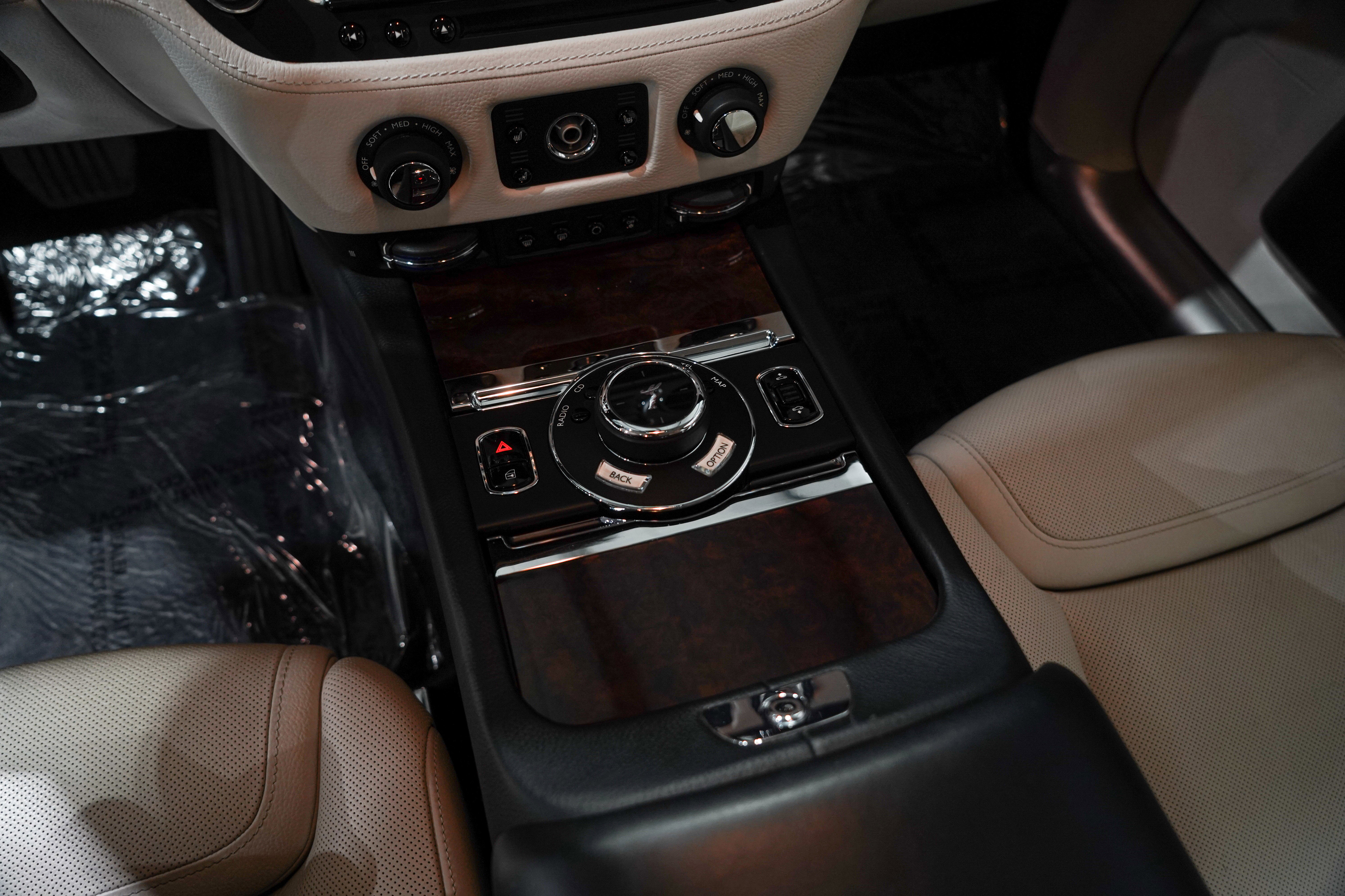 Used 2015 Rolls-Royce Ghost RWD image 12