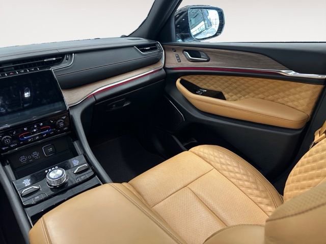 Used 2024 Jeep Grand Cherokee Summit w/ Luxury Tech Group V image 13