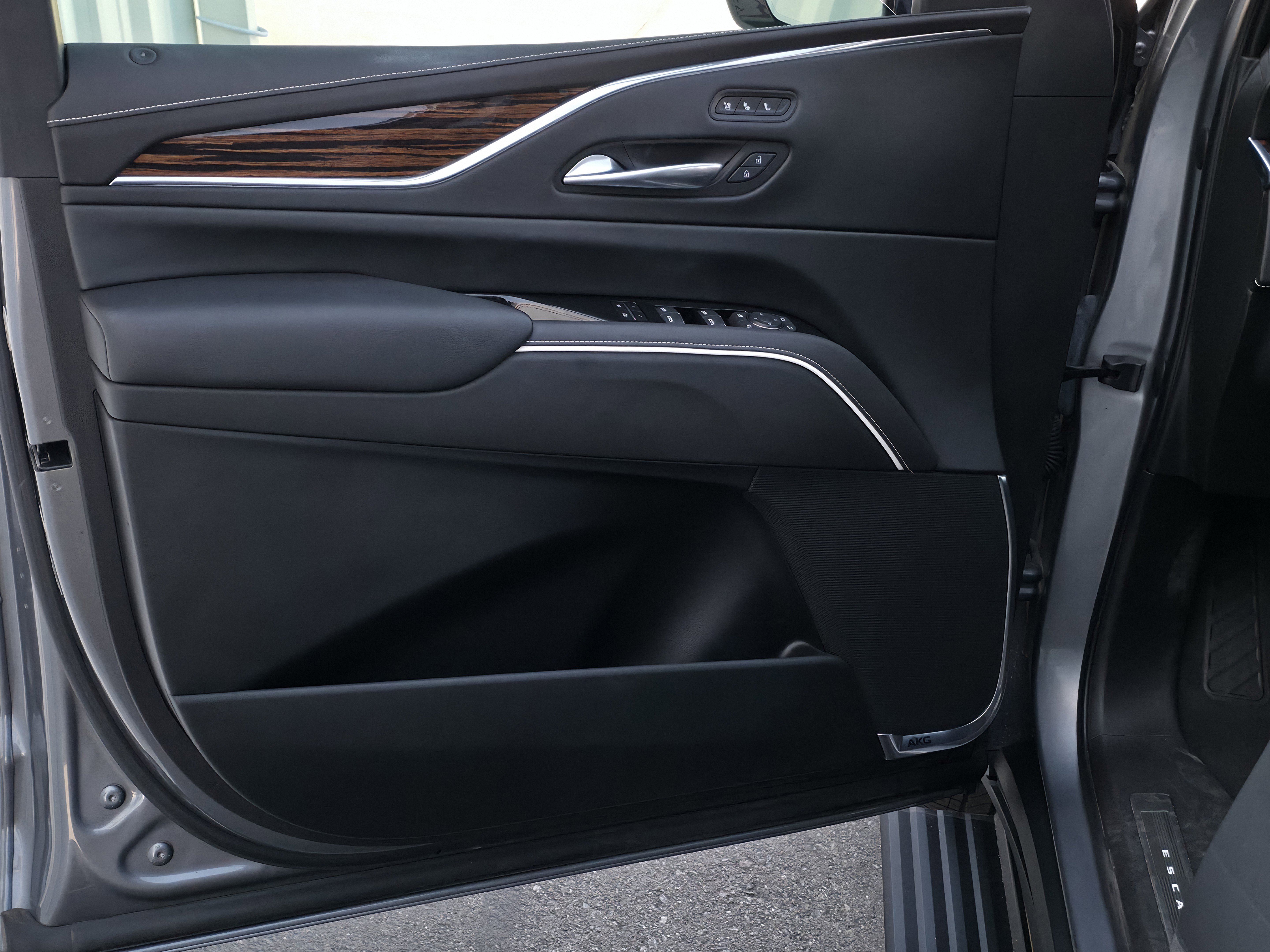 Used 2021 Cadillac Escalade Premium Luxury w/ Driver Assist Tech Package image 14