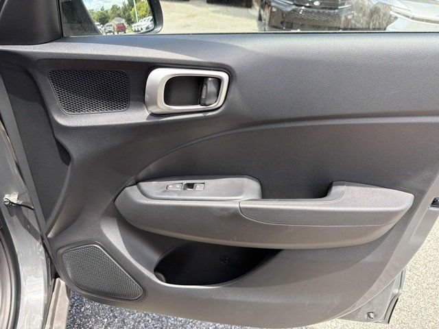 Used 2025 Hyundai Venue SEL FWD image 14