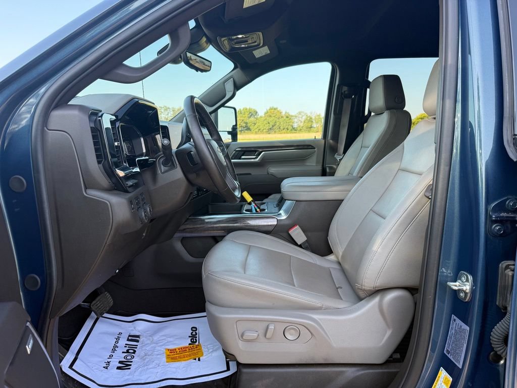 Used 2025 Chevrolet Silverado 2500 LTZ w/ LTZ Convenience Package AWD/4WD image 34