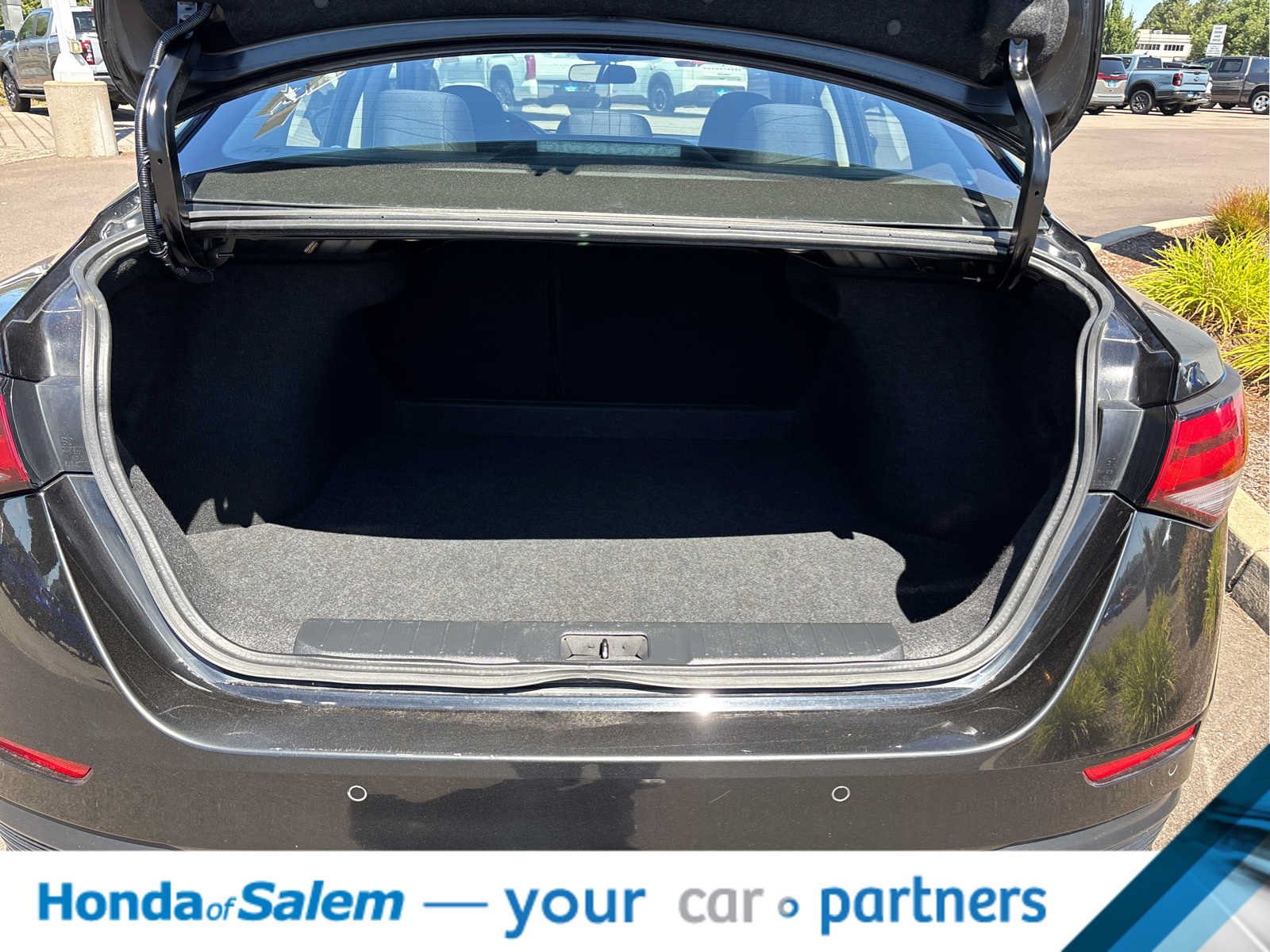 Used 2025 Nissan Sentra SR FWD image 19