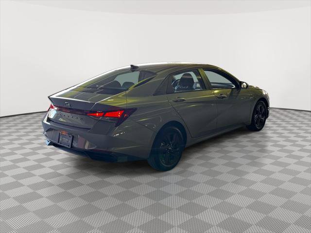 Used 2023 Hyundai Elantra SEL w/ Preferred Accessory Package FWD image 6