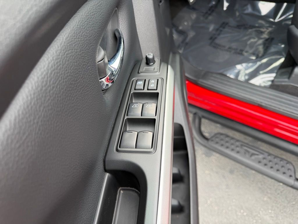 Used 2024 Nissan Titan SV w/ SV Convenience Package image 14