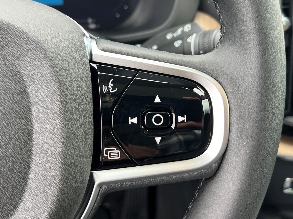 New 2026 Volvo XC60 T8 Core w/ Climate Package image 18