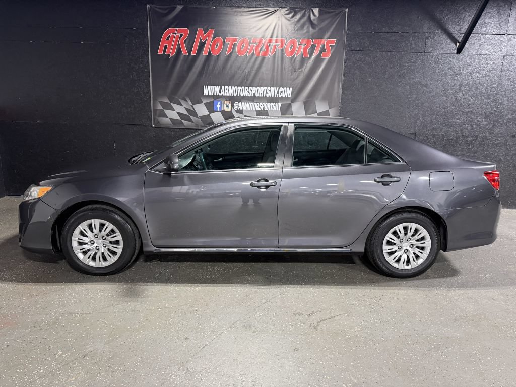 Used 2014 Toyota Camry LE FWD image 2