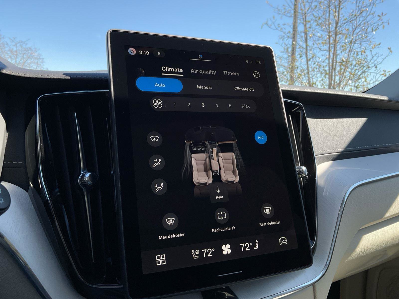 New 2026 Volvo XC60 B5 Ultra w/ Climate Package image 22