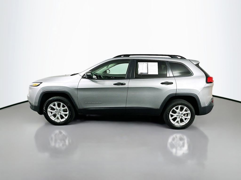 Used 2016 Jeep Cherokee Sport FWD image 4