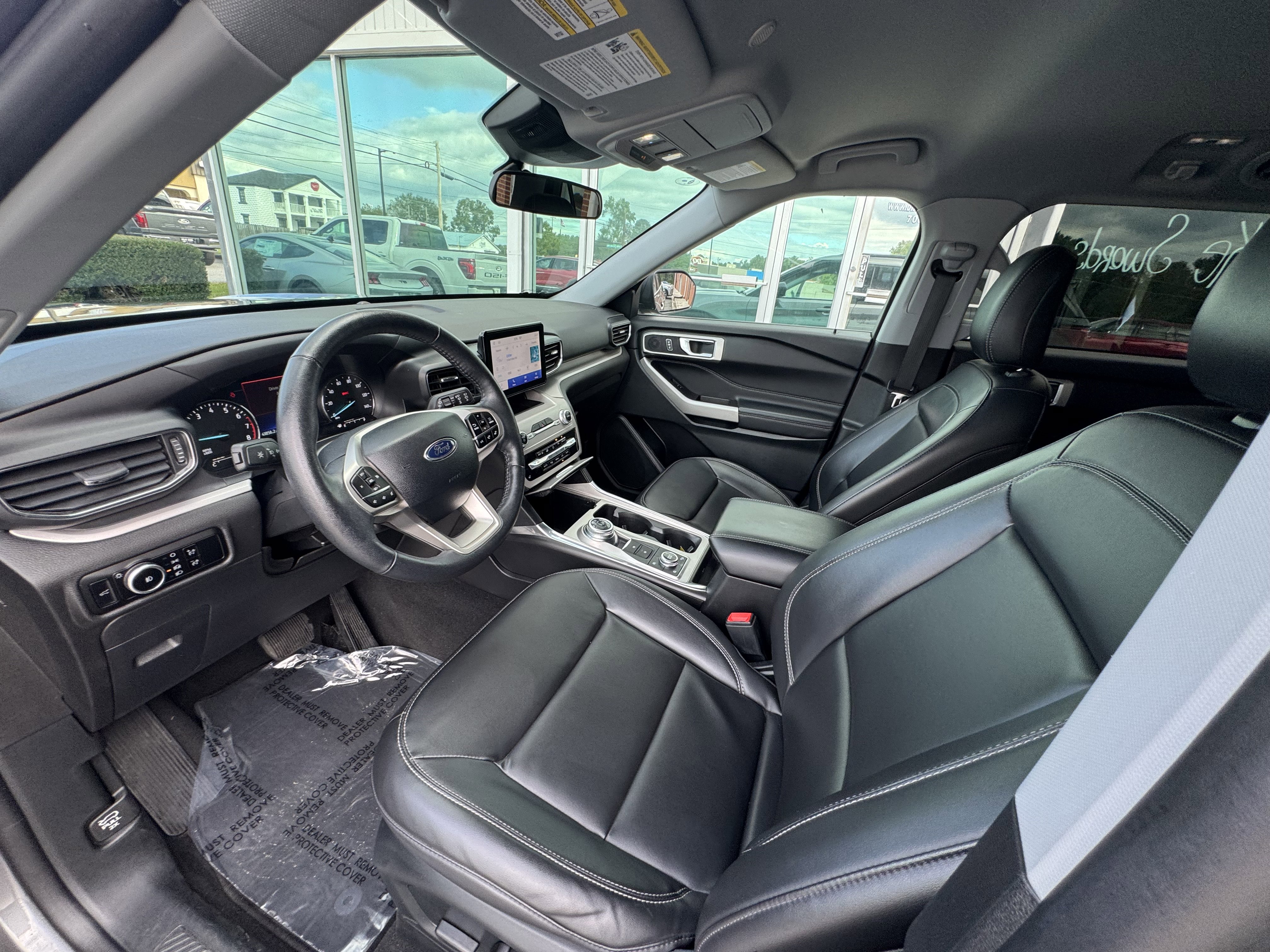 Used 2024 Ford Explorer XLT w/ Equipment Group 202A image 7