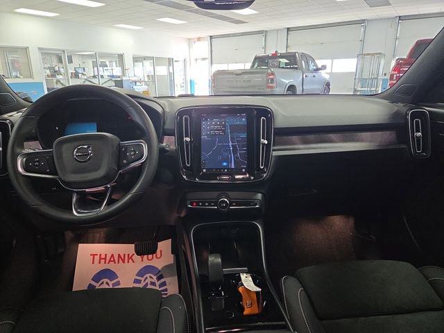 Used 2023 Volvo XC40 Recharge Ultimate image 5