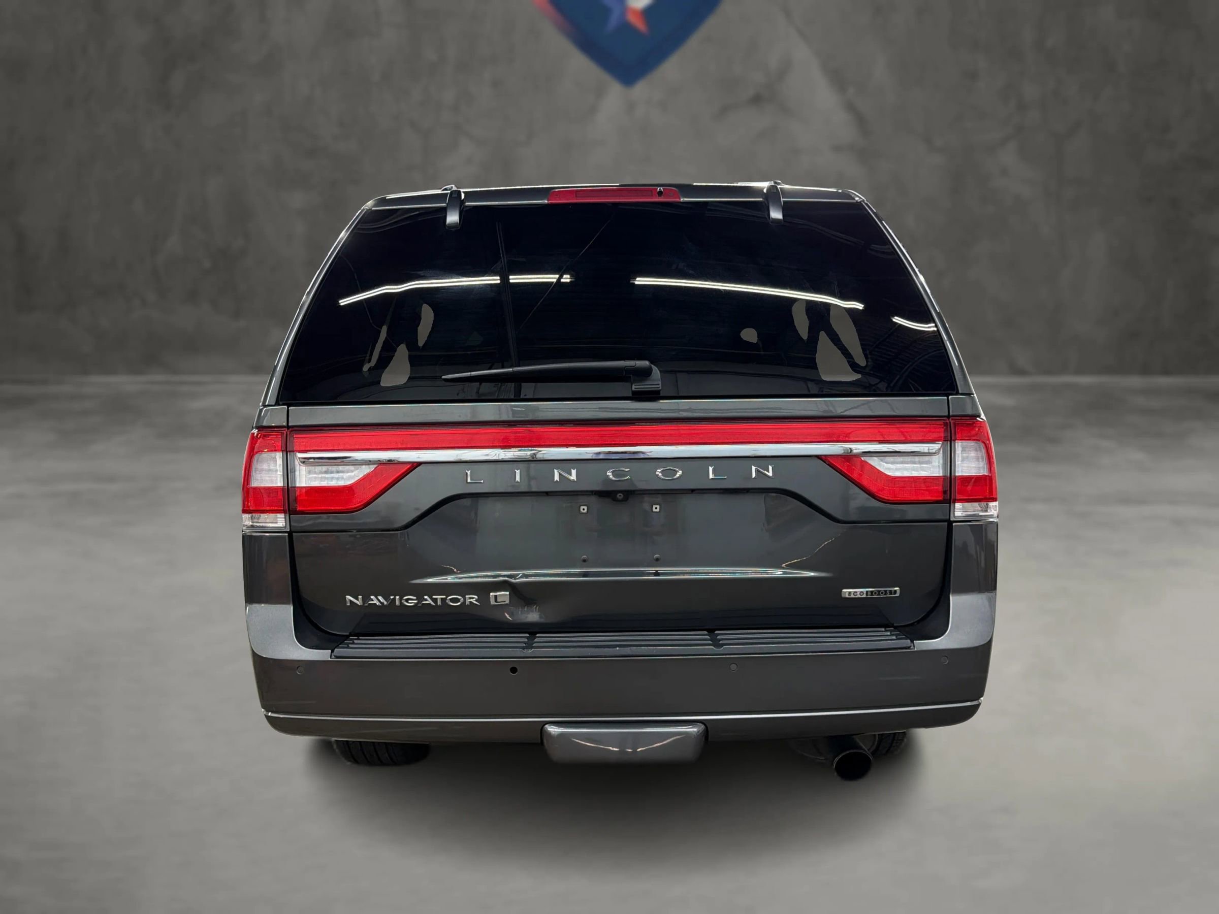 Used 2016 Lincoln Navigator L Select RWD image 14