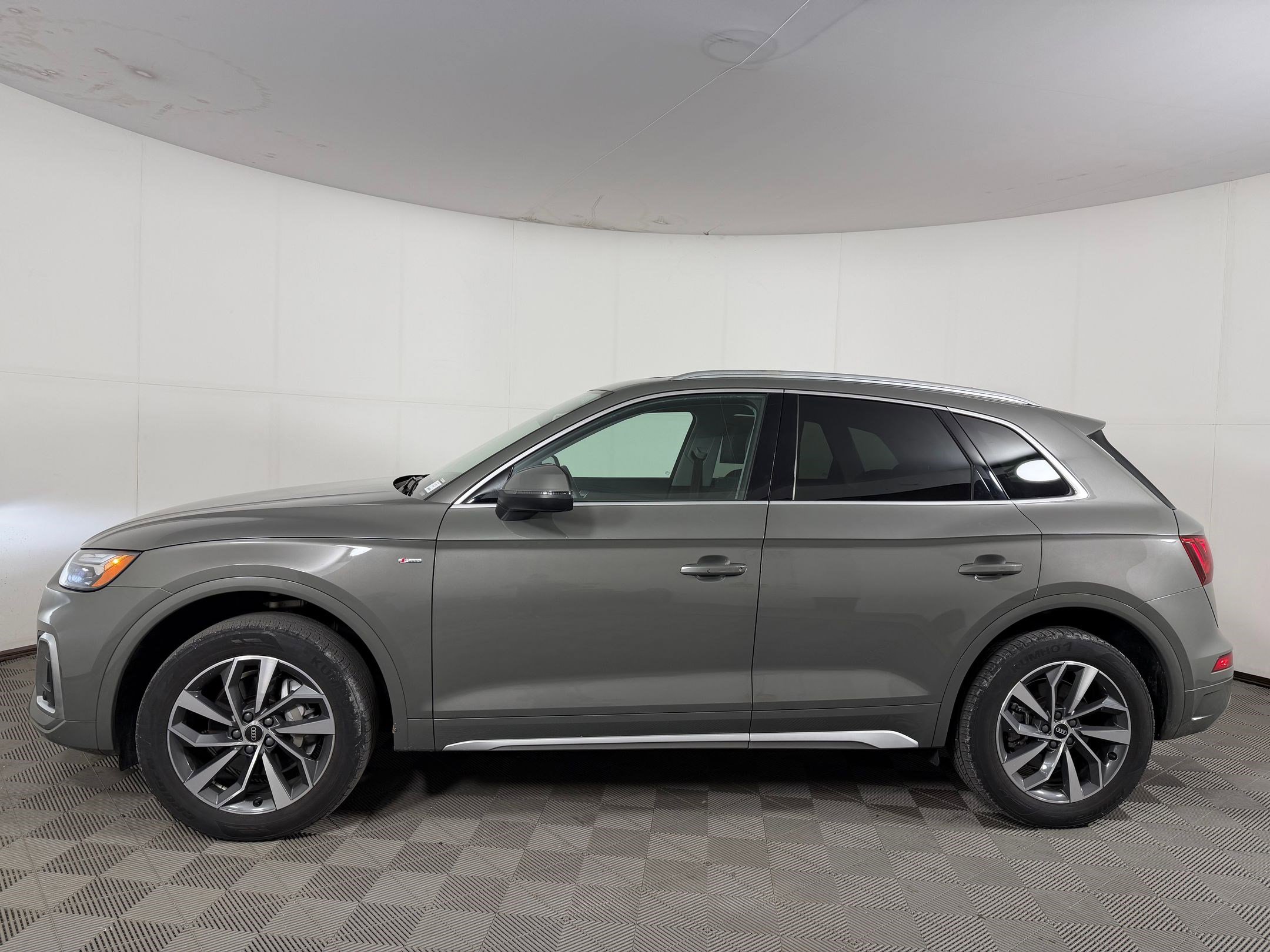 Certified 2023 Audi Q5 2.0T Premium Plus w/ Premium Plus Package image 2
