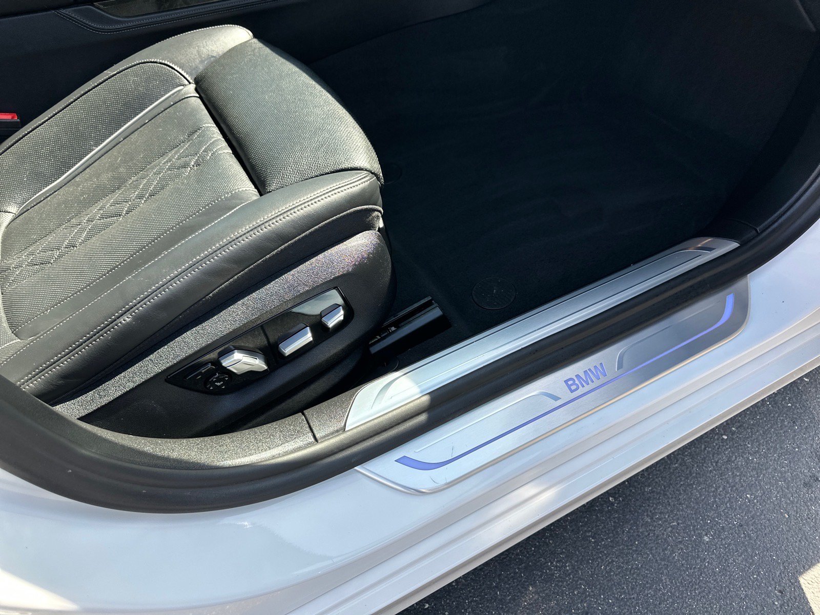 Used 2020 BMW 745e xDrive AWD/4WD image 31