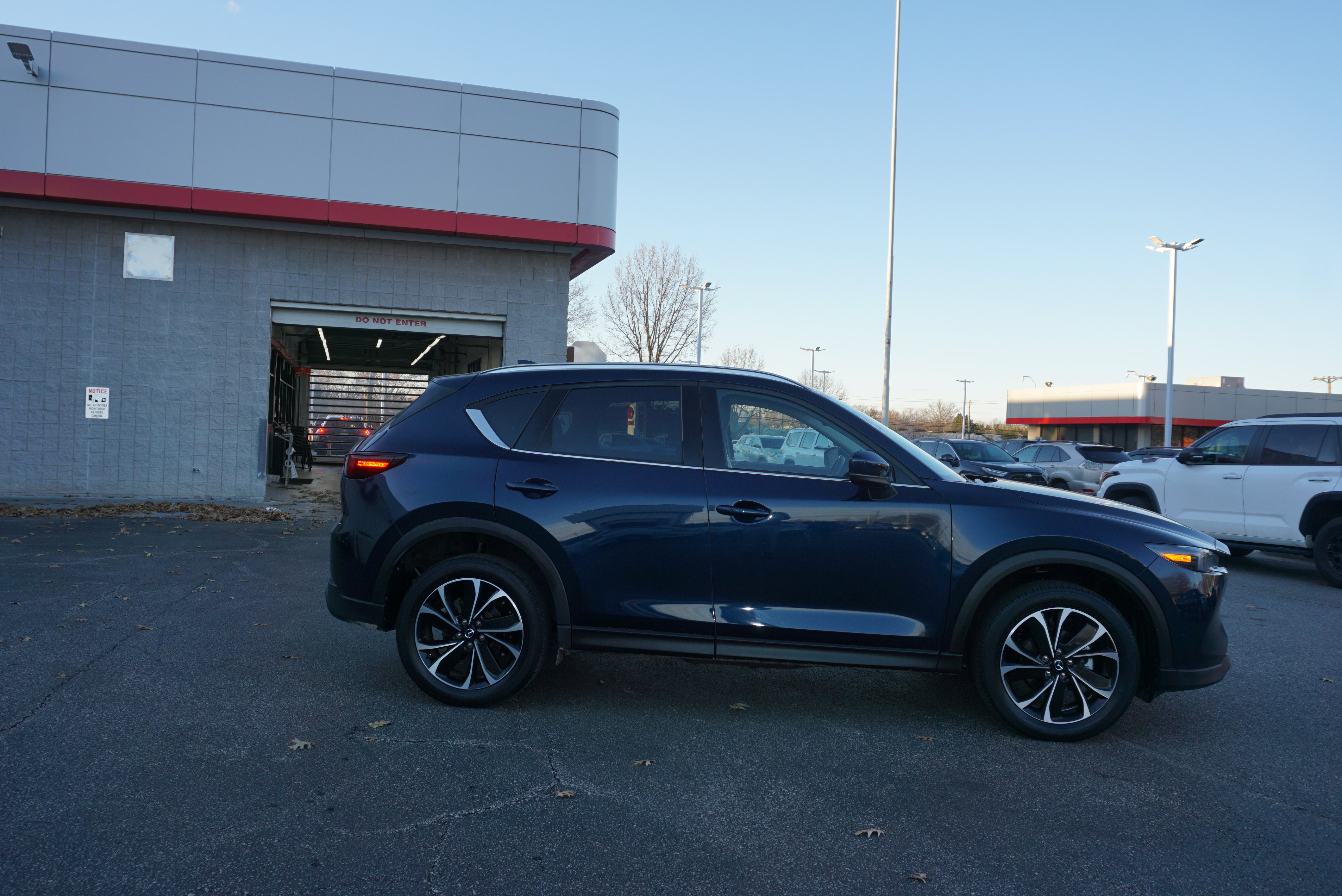 Used 2023 MAZDA CX-5 AWD 2.5 S w/ Premium Plus Pkg image 4