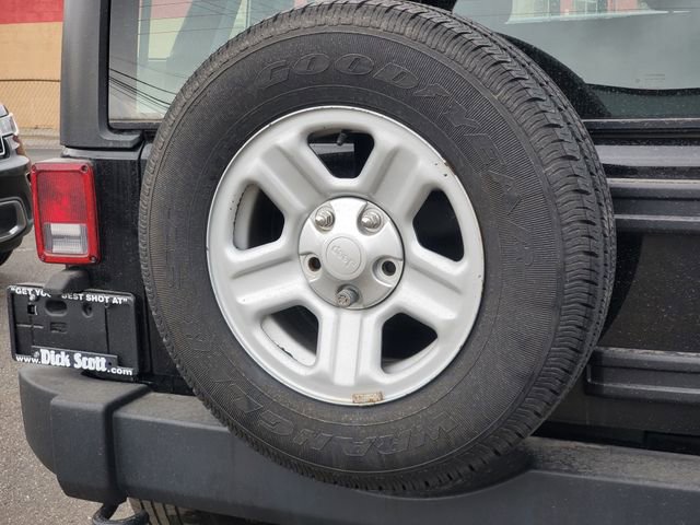 Used 2015 Jeep Wrangler Unlimited Sport w/ Connectivity Group image 9