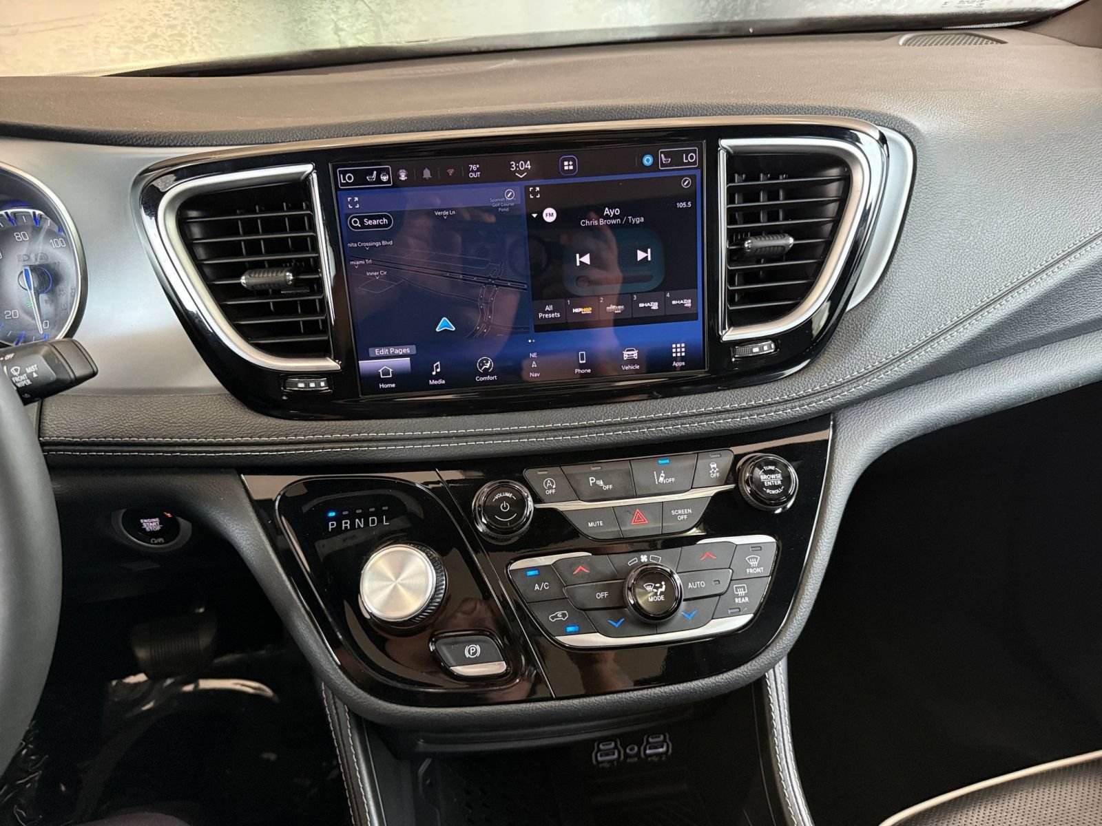 Used 2025 Chrysler Pacifica Limited FWD image 28