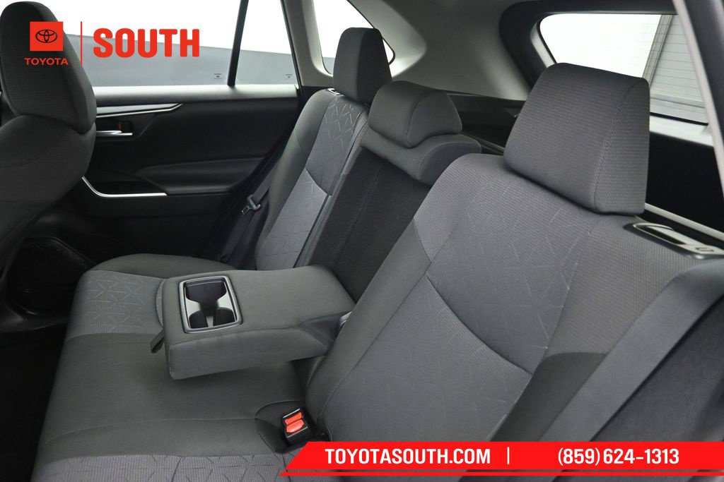 Used 2025 Toyota RAV4 XLE AWD/4WD image 24