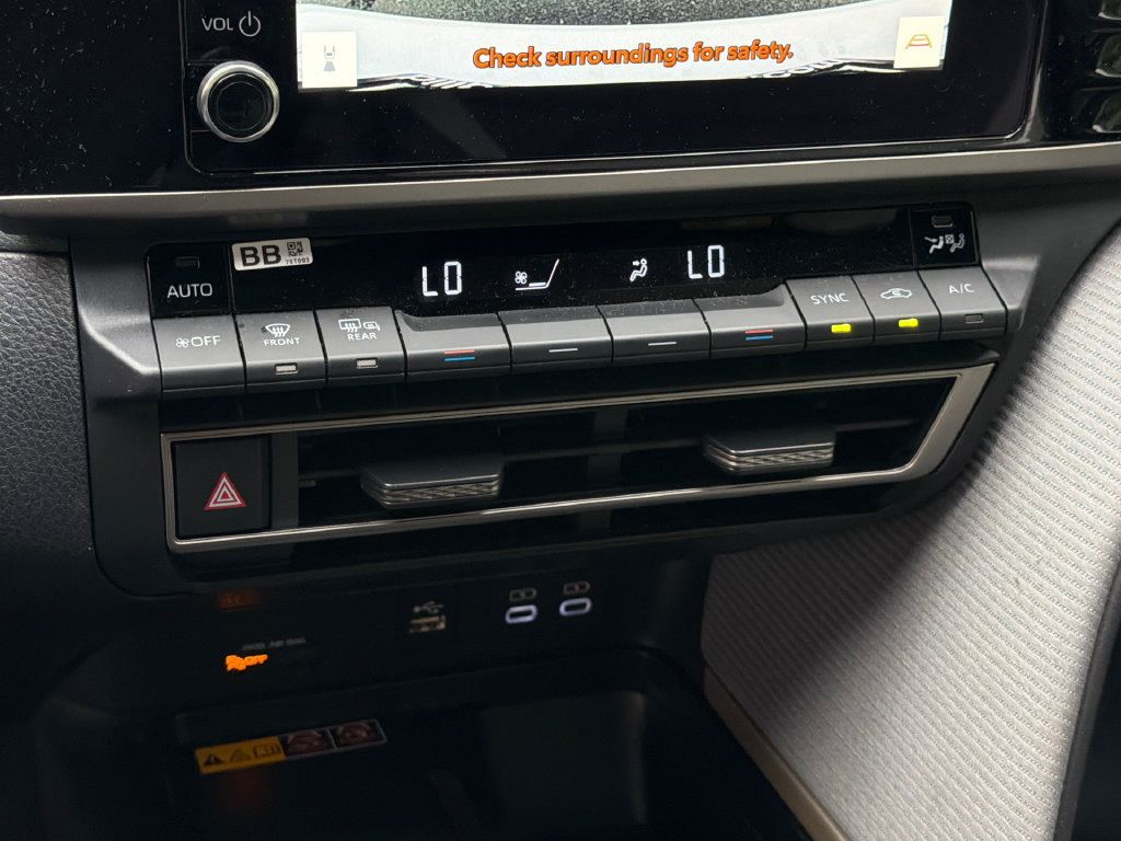 Used 2025 Toyota Camry SE FWD image 27