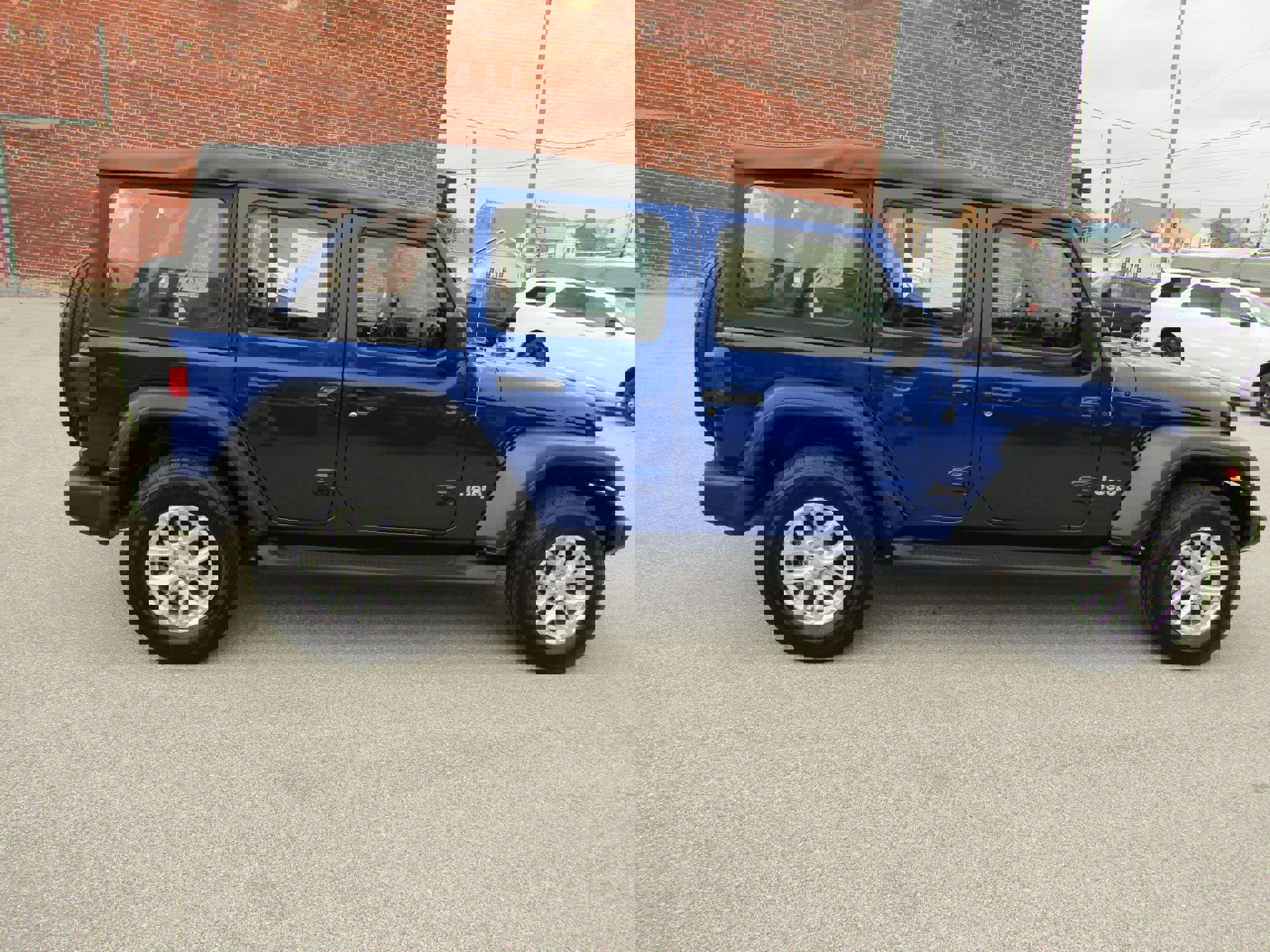 Used 2020 Jeep Wrangler Unlimited Sport image 2